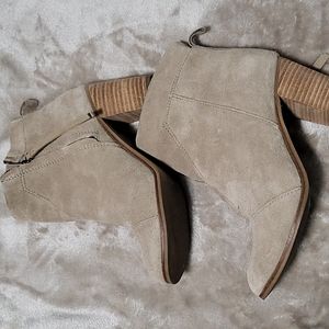 TOMS Tan  Suede  Zip Ankle Boots 7